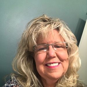 Meet your Posher, Debbie